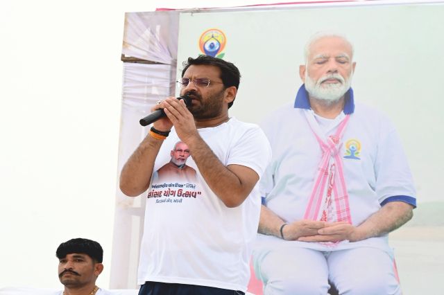 Vinod Chavda at event
